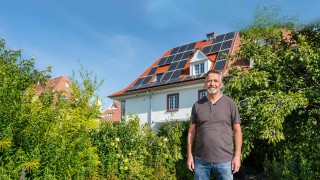 Selbstversorger werden und Stromkosten sparen Mit einer Photovoltaikanlage und einem Stromspeicher von badenova zum Selbstversorger werden und Stromkosten sparen
