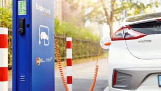 Ladesäule Elektroauto Mit Lademöglichkeiten für Elektroautos investiert badenova in die Elektromobilität.
